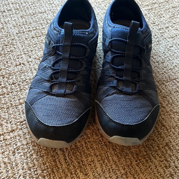 Sketchers slip ons in excellent condition - Picture 3 of 3